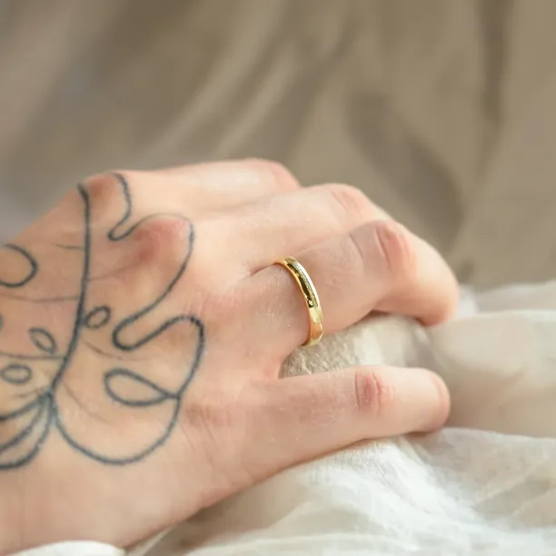 Unusual wedding rings with embossed rope NASH Image