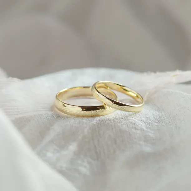 Unusual wedding rings with embossed rope NASH Image