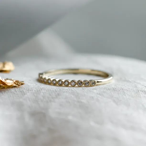 Zlatý prsten s diamanty v half eternity provedení CHRISTINE Image