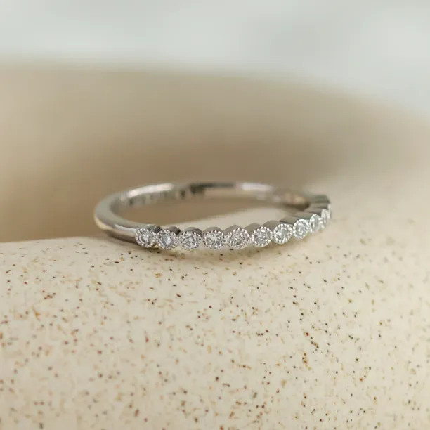 Zlatý prsten s diamanty v half eternity provedení CHRISTINE Image