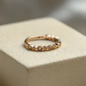 Elegantní prsten s diamanty v half eternity provedení a vintage stylu CHRISTINA Thumbnail