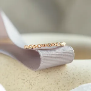 Elegantní prsten s diamanty v half eternity provedení a vintage stylu CHRISTINA Thumbnail