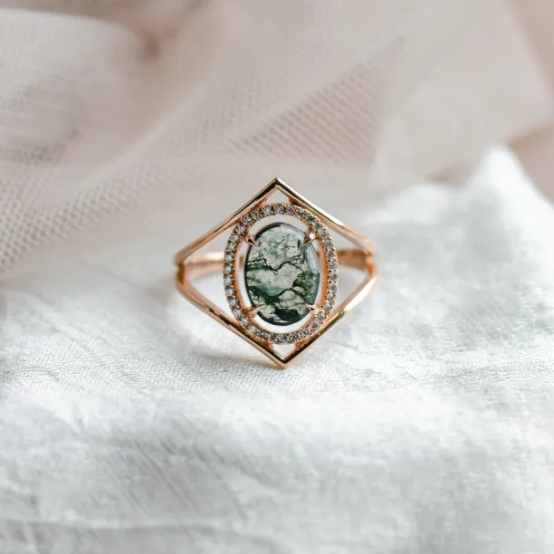 Luxury gold ring with moss agate and diamonds PINIA Image