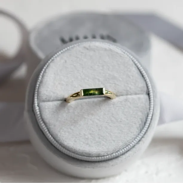 Zlatý prsten s baguette mechovým achátem CATHIA Image