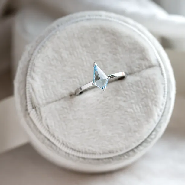 Zlatý prsten s kite topazem DALIA Image