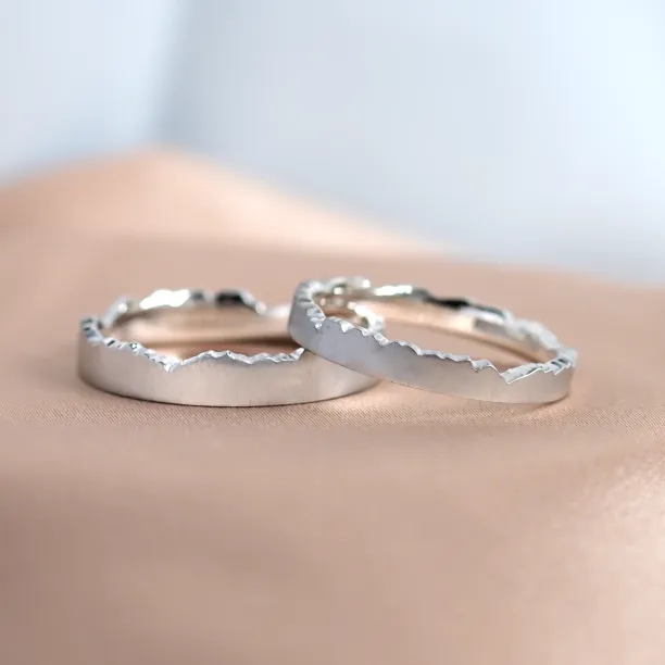 Unusual wedding rings with mountain motive PEAK Image