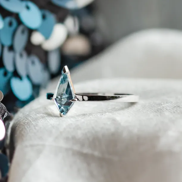 Zlatý prsten s kite topazem DALIA Image