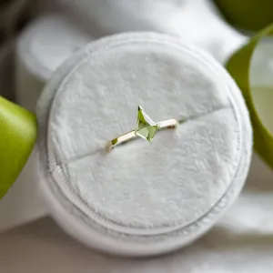 Gold ring with kite peridot PATRICE Thumbnail