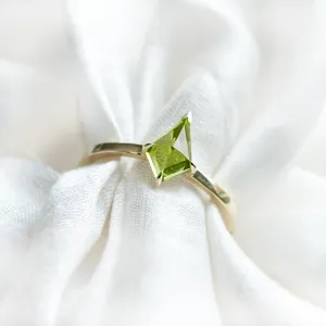 Gold ring with kite peridot PATRICE Thumbnail