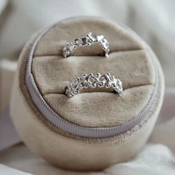 Avantgardní snubní prsteny s organickými prvky NALANI Image