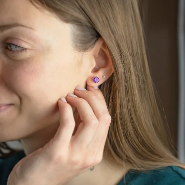 Jednoduché zlaté náušnice s ametysty PURPURA Image