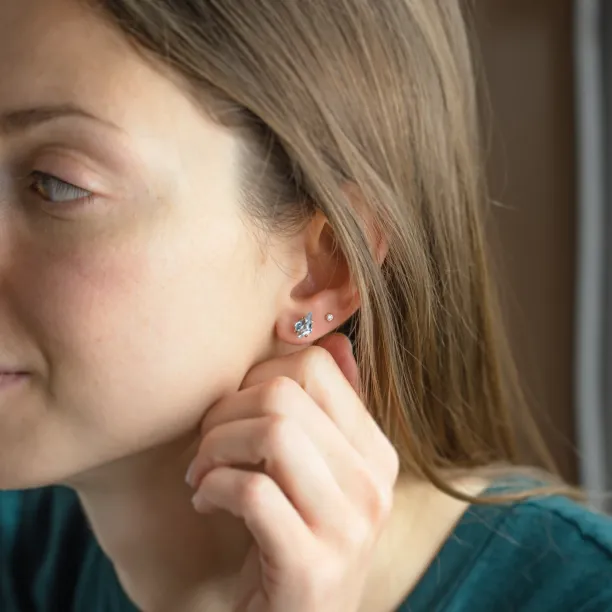 Gold earrings with topaz in kite shape RIAN Image