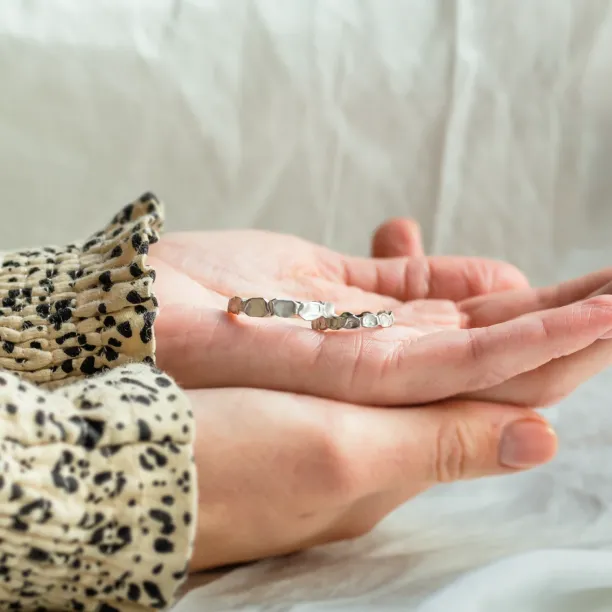 Netradiční snubní prsteny s organickou strukturou LISA Image