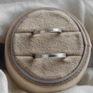 Elegantní snubní prsteny s matným povrchem a diamanty MATTY Thumbnail