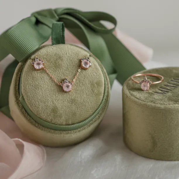 Romantic cluster jewelry set with morganite and salt and pepper diamonds TYRA Image