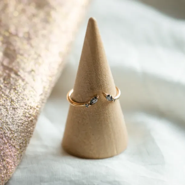 Zlatý otevřený prsten se salt and pepper diamanty ADA Image