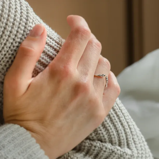 Zlatý otevřený prsten se salt and pepper diamanty ADA Image