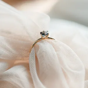 Zásnubní prsten s london blue topazem MARGARET Thumbnail