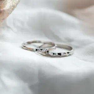 Unusual wedding rings with a shiny ESTELA