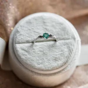 Gold ring with emerald and kite salt and pepper diamonds KIM Thumbnail
