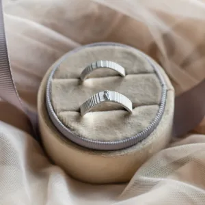 Originální snubní prsteny se salt and pepper diamantem CHARLES