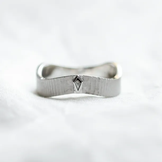 Pánský prsten s kite salt and pepper diamantem CHARLIE Image