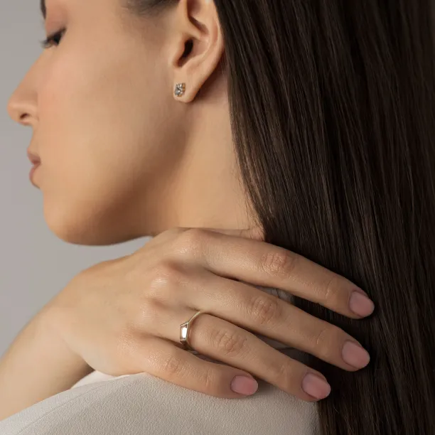 Zlatý atypický prsten s asymetrickým růžovým safírem EDITH Image