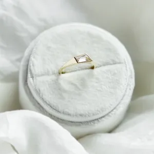 Zlatý atypický prsten s asymetrickým růžovým safírem EDITH Thumbnail