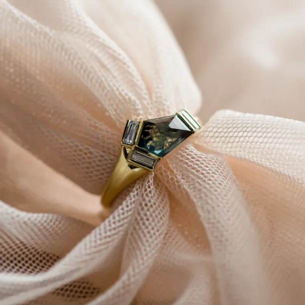 Original ring with asymmetric sapphire and baguette moissanites AGATHA Image