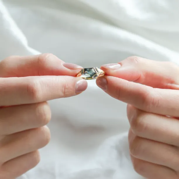 Original ring with asymmetric sapphire and baguette moissanites AGATHA Image