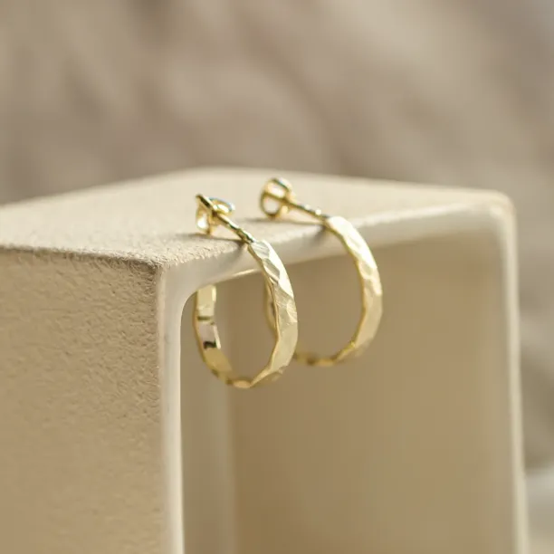 Zlaté kruhové náušnice s nerovnoměrným tvarem BREE Image