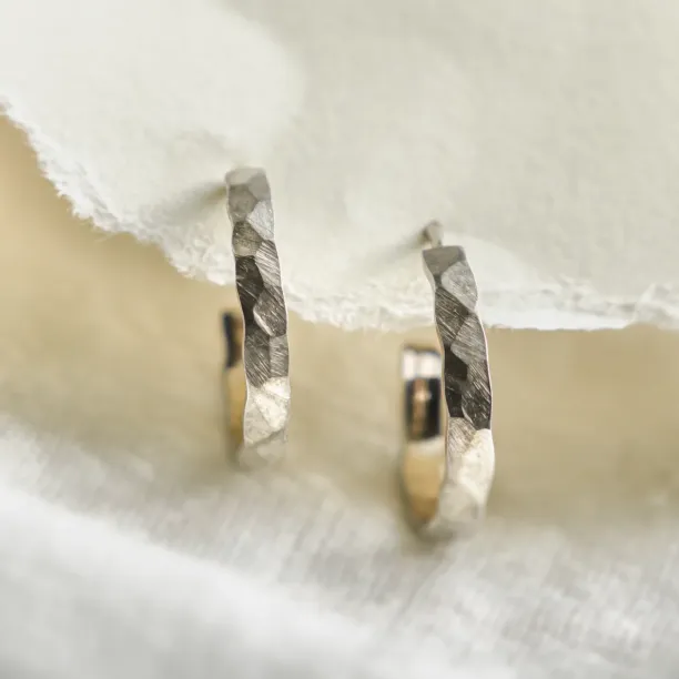 Zlaté kruhové náušnice s nerovnoměrným tvarem BREE Image