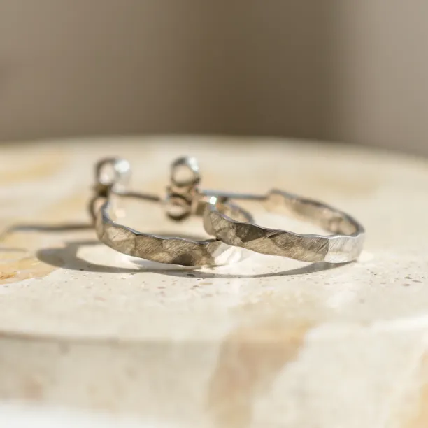 Zlaté kruhové náušnice s nerovnoměrným tvarem BREE Image