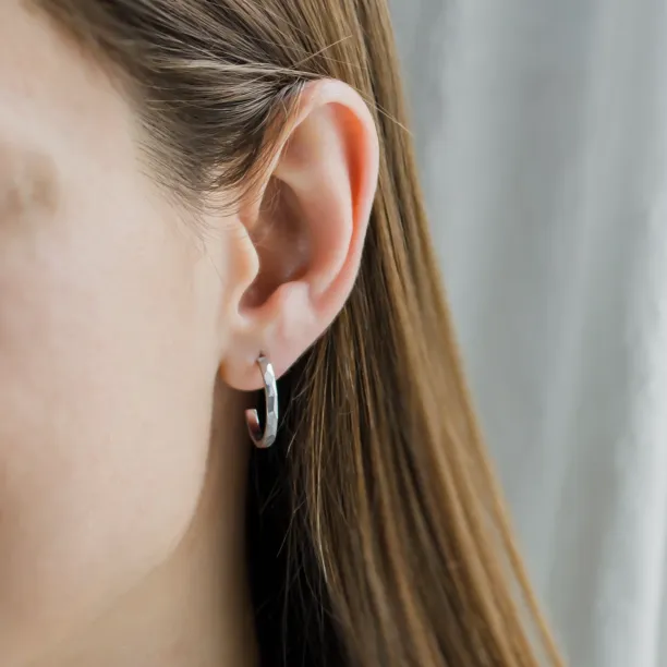 Zlaté kruhové náušnice s tepaným povrchem ISLA Image