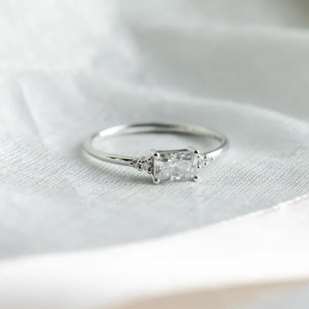 Original engagement ring with moissanite GLOW Image