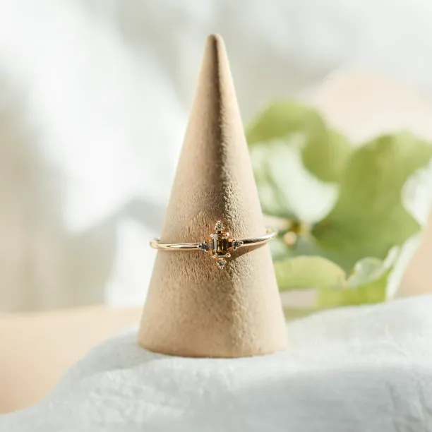 Zlatý prsten s champagne diamantem KYLIE Image