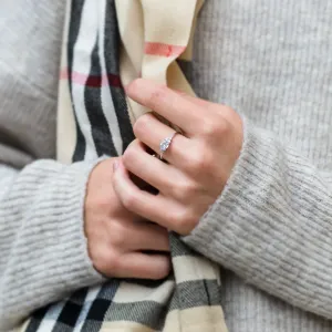 Zlatý zásnubní prsten s měsíčním kamenem DARLEEN Thumbnail