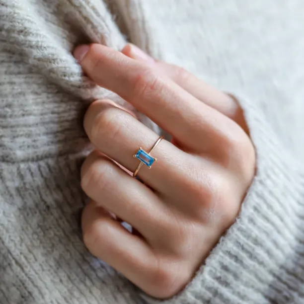 Zlatý prsten s modrým topazem CONSTANCE Image