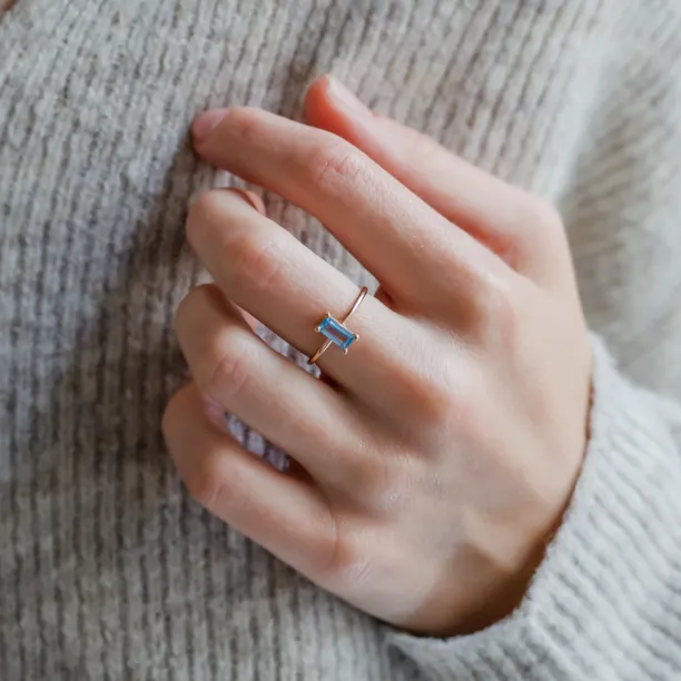 Zlatý prsten s modrým topazem CONSTANCE Image