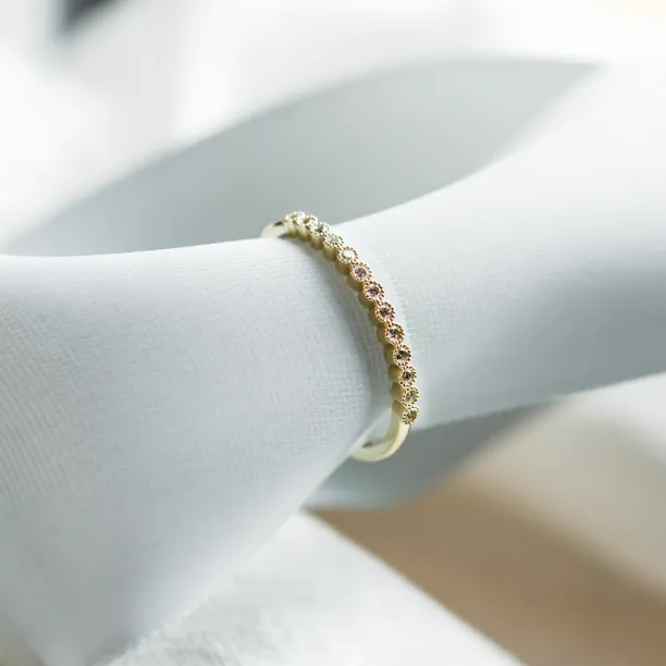 Zlatý prsten s diamanty v half eternity provedení CHRISTINE Image