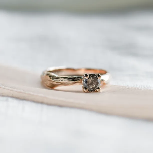 Twig-shaped ring with salt and pepper diamond DREAM Image