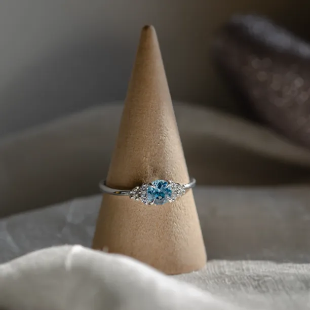 Zlatý prsten se švýcarským topazem a diamanty LUCIDE Image