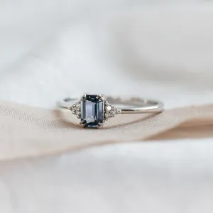 Gold ring with emerald sapphire and diamonds REZI Thumbnail