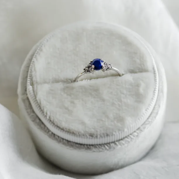Zlatý prsten s centrálním lapis lazuli a diamanty ROYAL Image