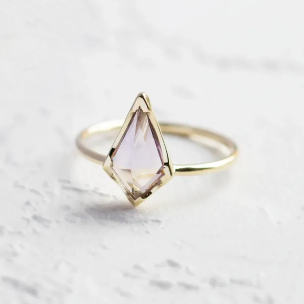 Zlatý prsten s ametrínem ve tvaru kite ADELE Image
