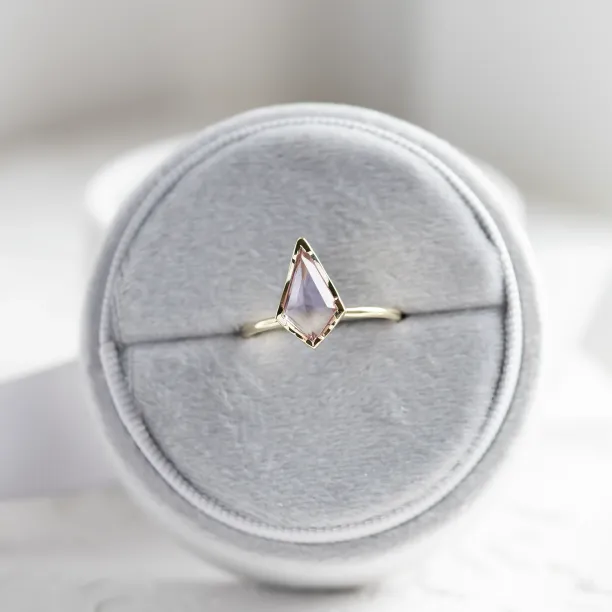 Zlatý prsten s ametrínem ve tvaru kite ADELE Image