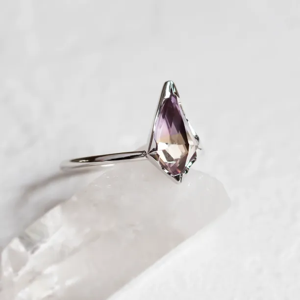 Zlatý prsten s ametrínem ve tvaru kite ADELE Image