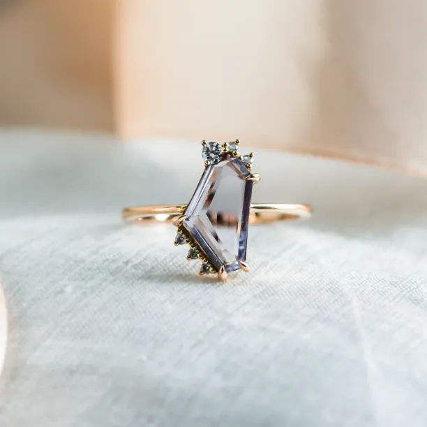 Gold ring with natural sapphire in violet colour SUZANNE Image