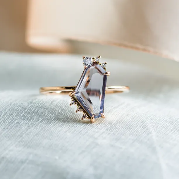 Gold ring with natural sapphire in violet colour SUZANNE Image