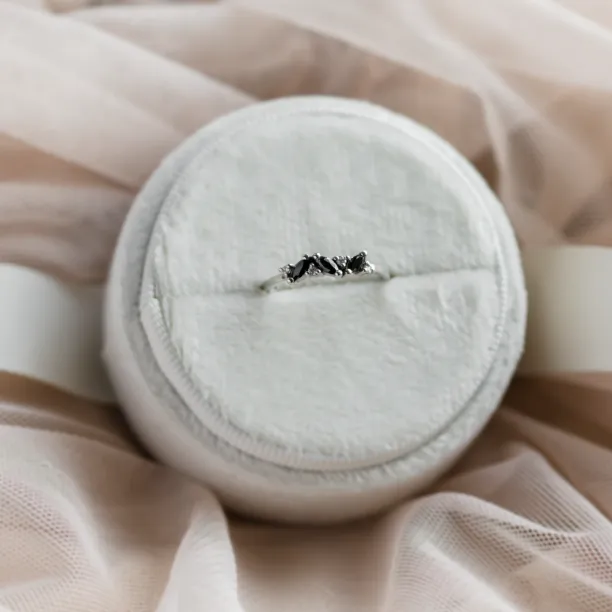 Gold ring with marquise black and classic diamonds VALLO Image